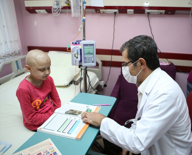 Lösemi hastası çocuklar eğitimlerine hastanede devam ediyor